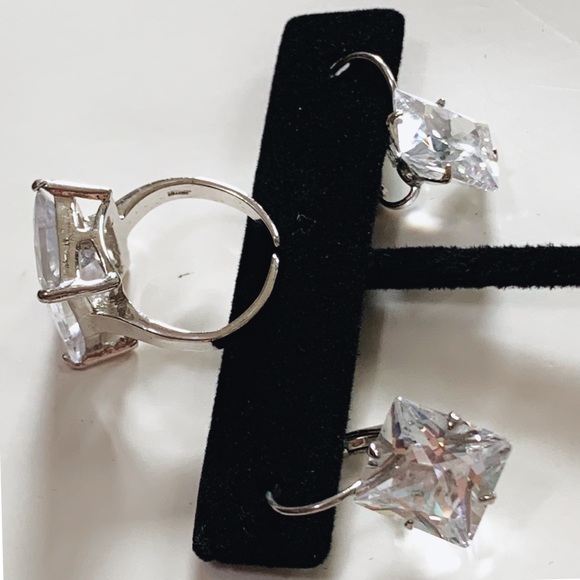 2pies Set  Crystal Ring and earrings - Picture 3 of 7